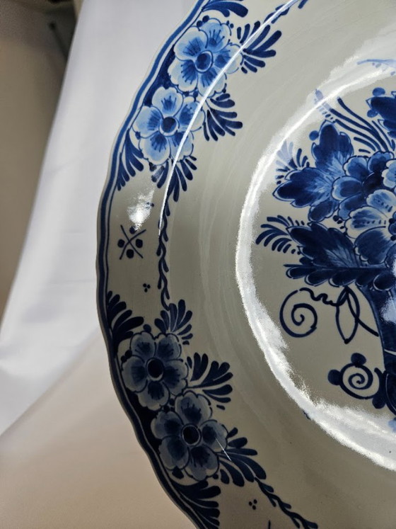 Grande piatto da parete Royal Delft (29,5 cm) – Dipinto a mano, Cesto di fiori, 1967 – Porceleyne Flec (photo 4 of 6)