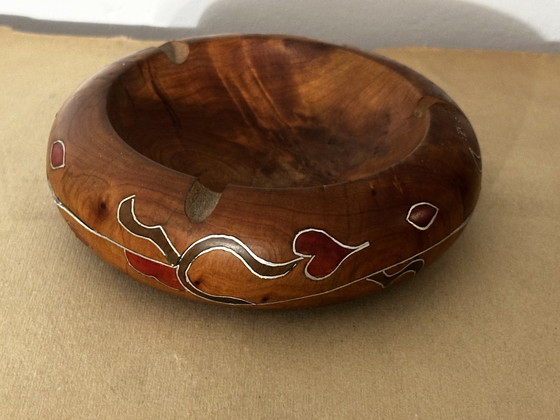 Image 1 of Vintage asbak in geverfd olijfhout en verfraaid met zilverdraad