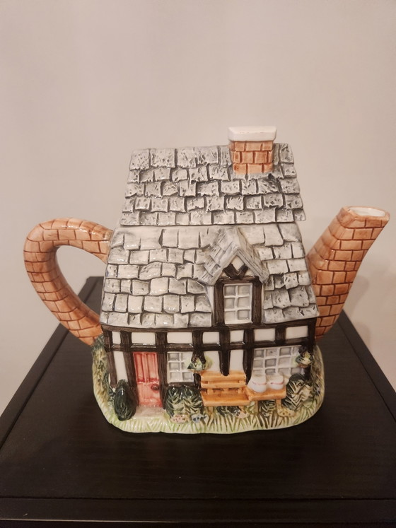 Image 1 of Zeldzame Vintage Annie Rowe Theepot – "The Crown" (The Village Collectables)