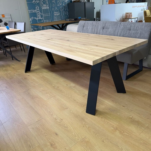 Tristan – Bert Plantagie, eettafels