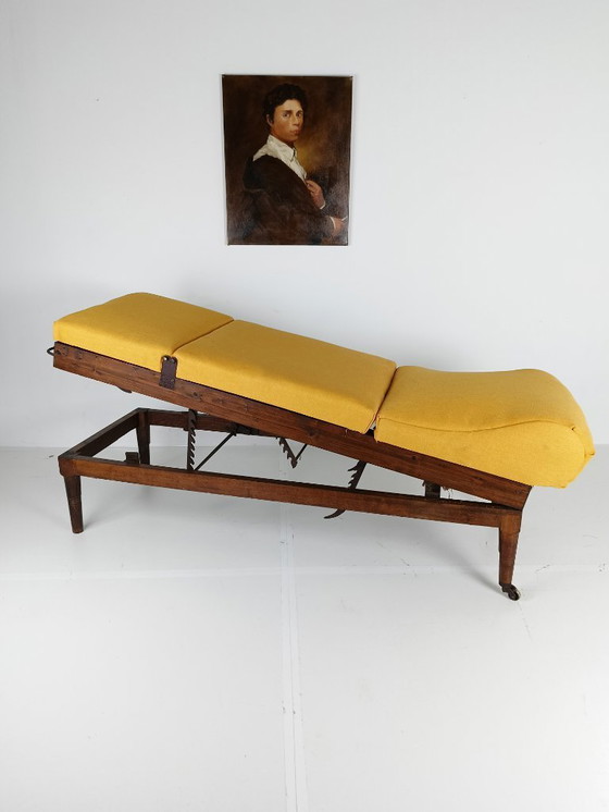 Image 1 of Cama de hospital militar inglesa antigua