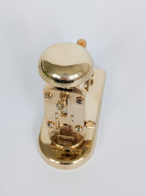 Image 1 of Cucitrice da scrivania vintage El Casco M-5, in ottone placcato oro, prodotta in Spagna.