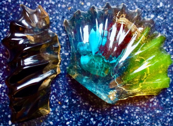 Image 1 of 2x Vintage Lucite Presse Papiers met Maritiem decor.