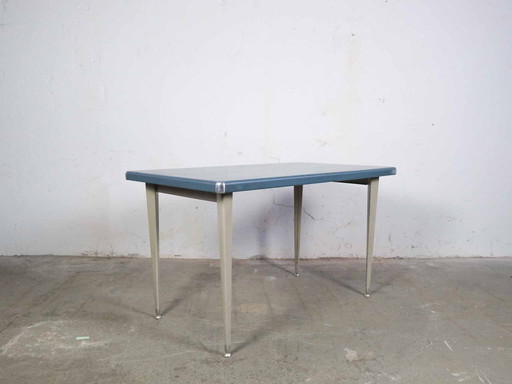 Vintage eettafel, jaren 60, mid-century stijl.
