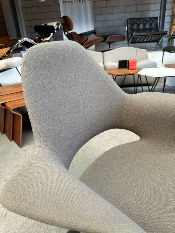 Vitra Organic Armchair (low model), Charles Eames and Eero Saarinen – Textile, Wood (photo 3 of 6)