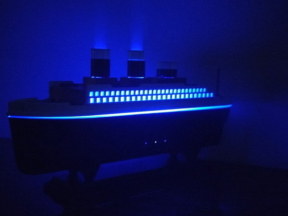 Image 1 of Luftbefeuchter/Lufterfrischer in Form des Schiffs Titanic, 30 cm