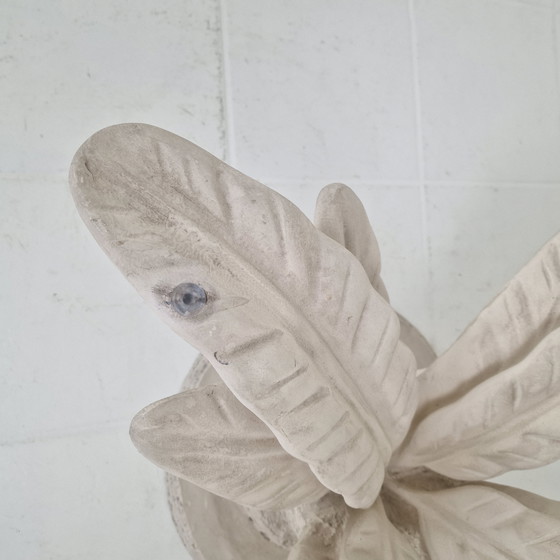 Image 1 of Mesa de centro italiana "Flor" de yeso con placa redonda tallada en facetas, años 70