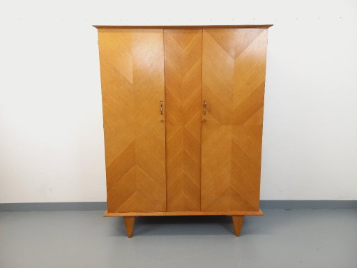 Vintage eikenhouten kledingkast uit de jaren 60