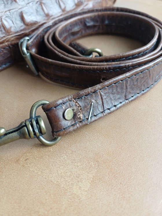 Borsa da Dottore Pelle Stampa Coccodrillo Marrone – Fred de la Bretoniere, Borse a mano, Leather, Metal (photo 10 of 11)
