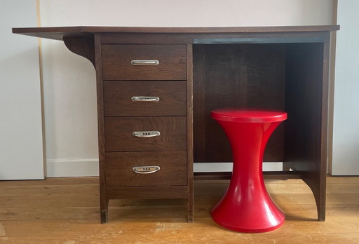 Bureau vintage en bois avec plateau en formica rouge