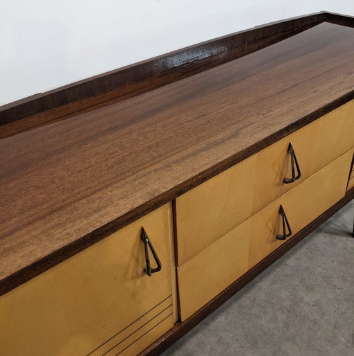 Mid-century dressoir in rockabilly-stijl