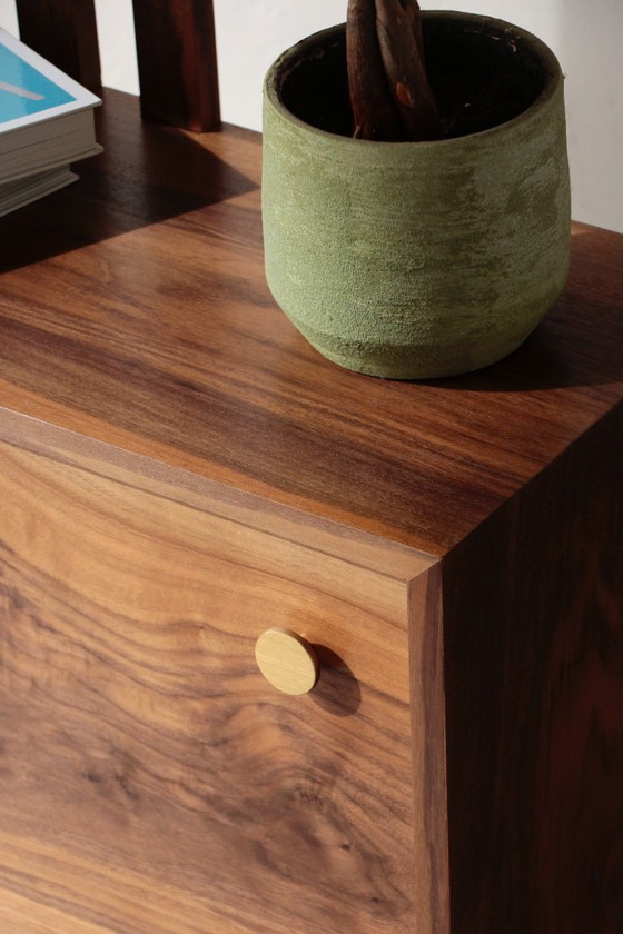 Image 1 of Divisorio per ambienti illuminato - Noce e ottone