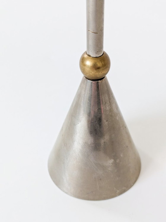Paar postmoderne Kerzenständer im Memphis-Stil, Stahl mit Messing, 1980er Jahre – Kerzenhalter, Metal (photo 6 of 16)