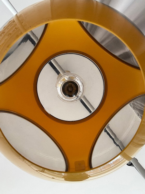 Lampada a sospensione vintage anni '70 a forma di UFO giallo con occhi di insetto, stile Space Age. – Massive (photo 7 of 14)