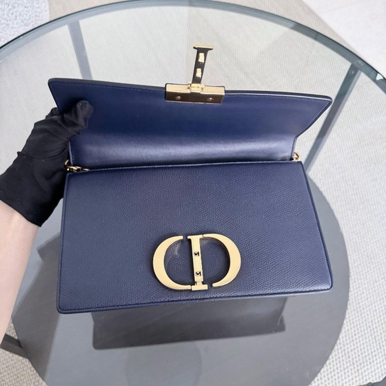 Image 1 of DIOR 30 MONTAIGNE MEDIUM - CAVIALE BLU SCURO CON FINITURE ORO