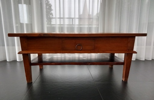 Table basse antique d'Europe du Sud