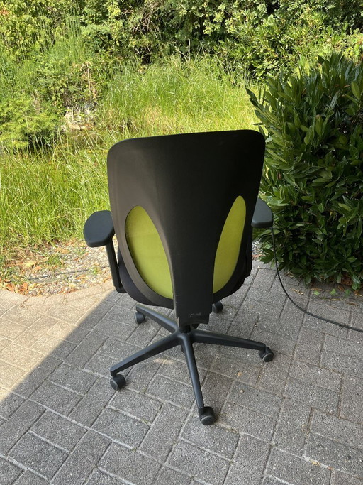 Giroflex 353 – Gebrauchter Bürostuhl mit Netzgewebe-Rückenlehne, Stuhlgröße 5 – bureaustoelen, Textile (photo 2 of 6)