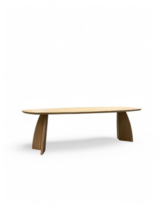 Image 1 of Solid oak table A quality