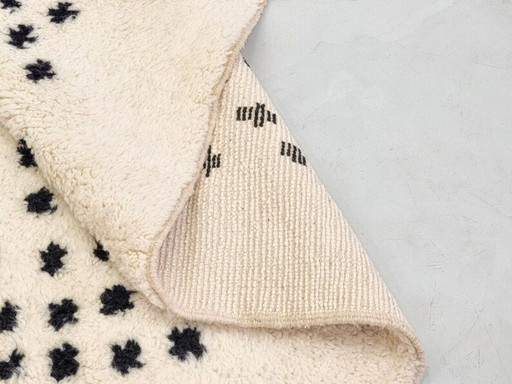 Handmade wool rug 250cm x 150cm