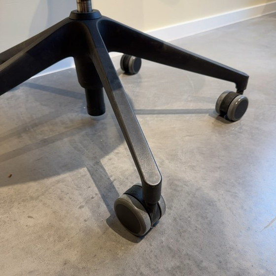 Image 1 of Vitra Pivot bureaustoel