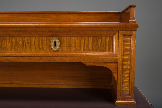 Image 1 of Wilhelmine Sekretär in Nussbaum & Edelholzfurnier mit Lederplatte