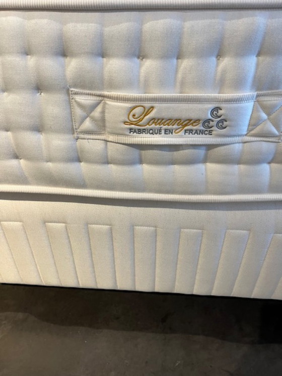 Image 1 of Bed Treca Louange