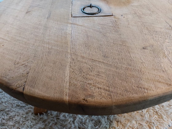 Unique Brutalist Coffee Table in Solid Oak - Wabi-Sabi/ Antique Threshing Wheel (110 cm) – Wood (photo 6 of 9)