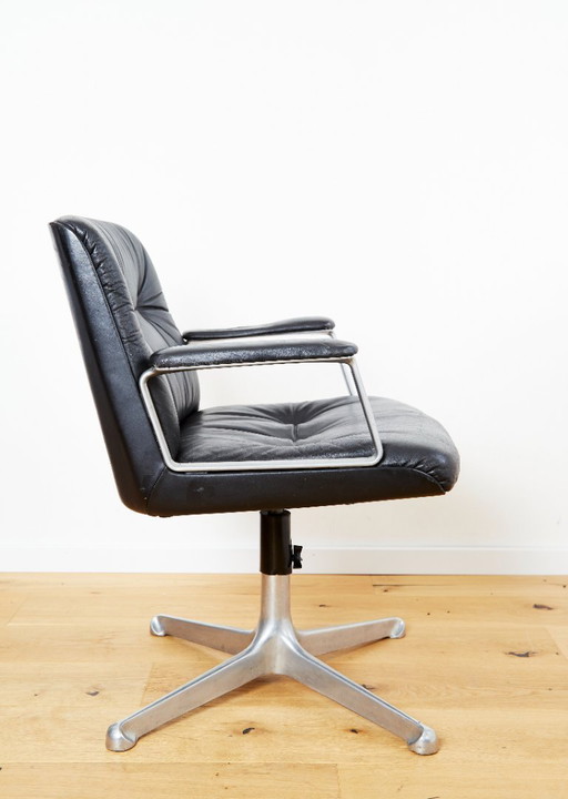 Osvaldo Borsani swivel Chair P125 for Tecno Milano