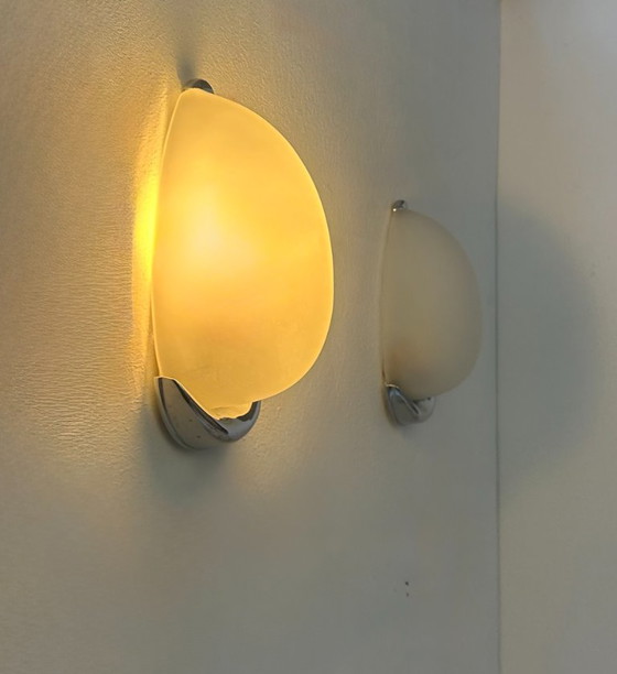 Image 1 of Coppia di applique vintage, metallo cromato e vetro satinato, Francia, 1980