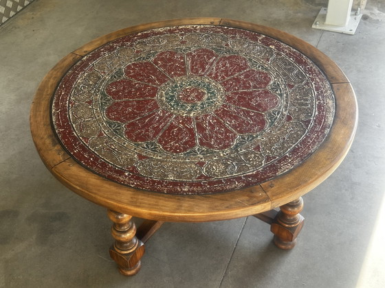 Vintage salontafel van gedraaid hout en leer met astrologische decoratie. – Fabrication Artisanale Vintage (photo 9 of 12)