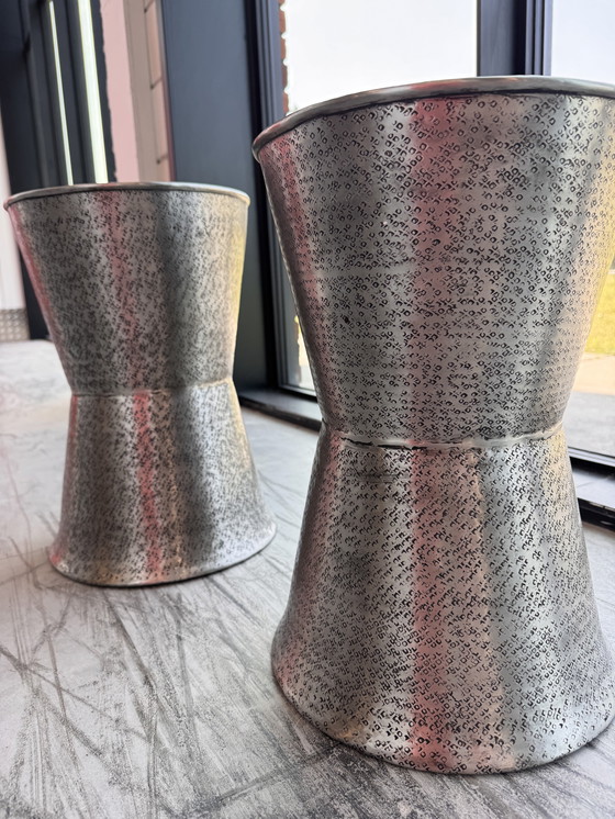 Image 1 of Nic Duysen, 2x gehamerde ijzeren krukken 