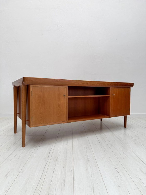 Image 1 of Vintage Deens design teakhouten directiebureau van Ib Kofod-Larsen, mid-century modern schrijfbureau, jaren 60