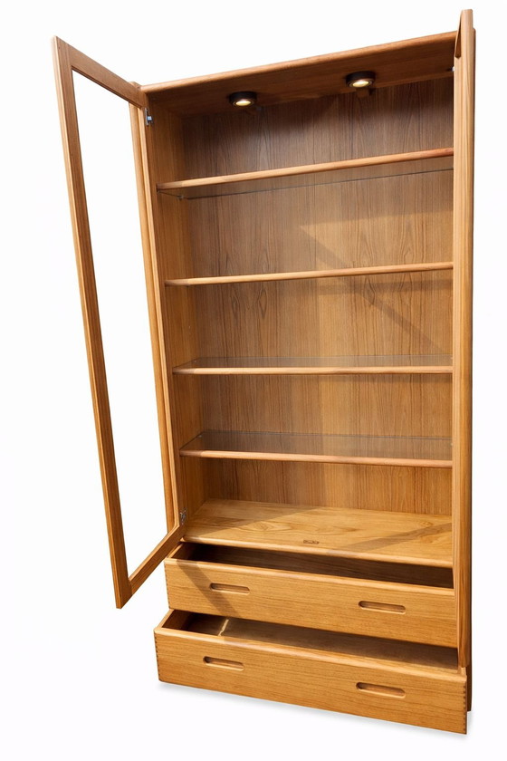 Image 1 of Vintage Dyrlund vitrinekast, massief teakhout, Denemarken, jaren 70