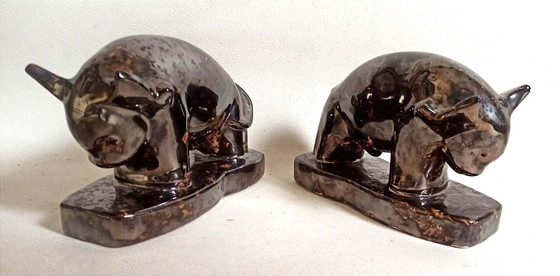 Image 1 of Een paar boekensteunen uit de jaren 60 met een gestileerd stierenontwerp.