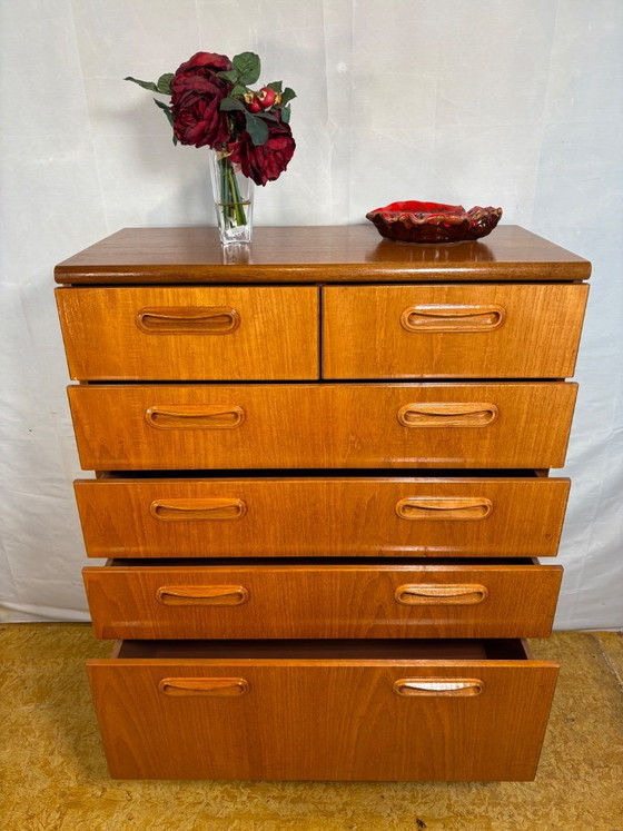 Grote ladekast van teakhout in retro vintage mid-century stijl van G Plan 1960. Breng de elegantie van – GPlan (photo 2 of 7)