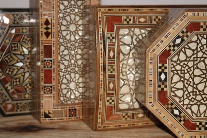 Traditional mother of pearl inlaid word box – Table accessories, Velvet, Wood (photo 7 of 8)