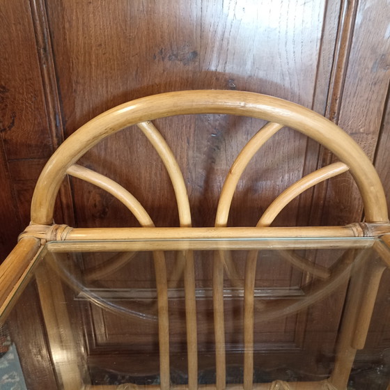 Prachtige Set Vintage Rotan Nachtkastjes / Bijzettafels Met Glas (Jaren '70) – Bamboo, Rattan (photo 2 of 6)