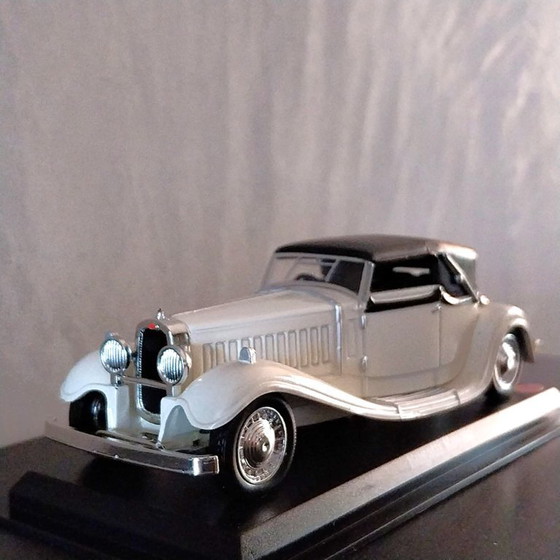 Image 1 of Elegant vintage-style die-cast model car representing a luxurious 1930s Julklapp,Christmasgift