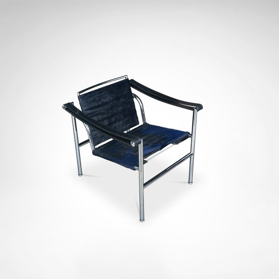 Poltrona LC1 in pelle di cavallino blu e nera, disegnata da Le Corbusier e altri per Cassina, anni '90. (photo 7 of 12)