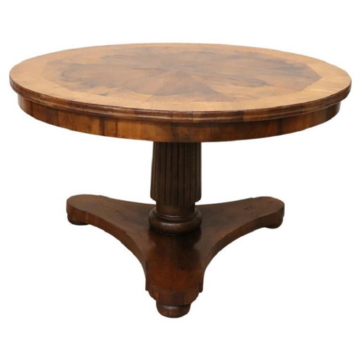 Antique Round Table in Walnut, Italy Early 19th century