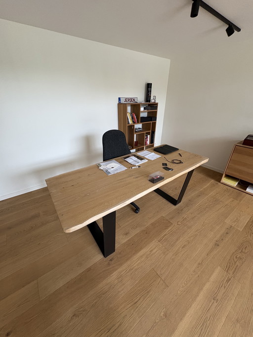 Desk table