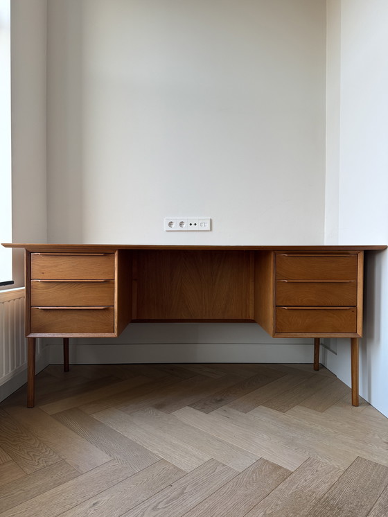 Image 1 of Wunderschöner Schreibtisch aus Holz – Made.com