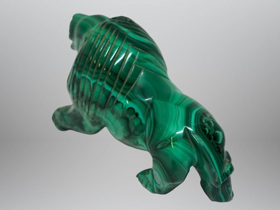 Image 1 of Lion statue carved and polished in malachite, 115 mm in diameter and weighing 540 grams
