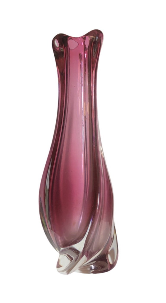 Image 1 of Vase Val Saint Lambert en cristal à motif tourbillonnant couleur canneberge, Belgique, années 1960