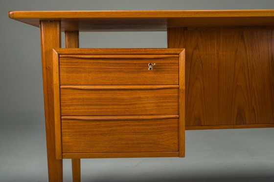 Image 1 of Dänischer Teakholz-Schreibtisch von Peter Lovig Nielsen für Hedensted Mobelfabrik, 1964
