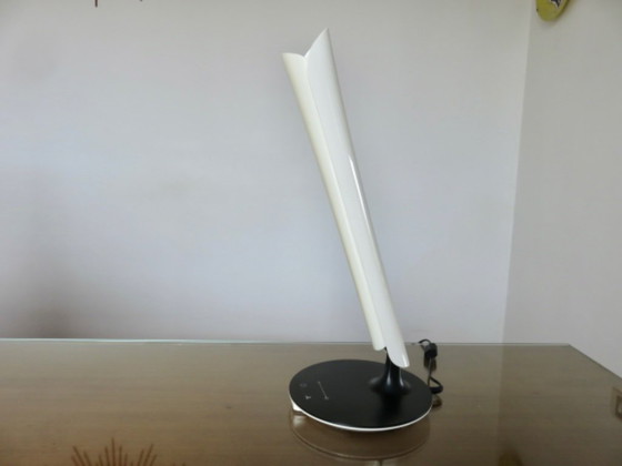 Image 1 of Lampe de bureau design en polycarbonate blanc et noir