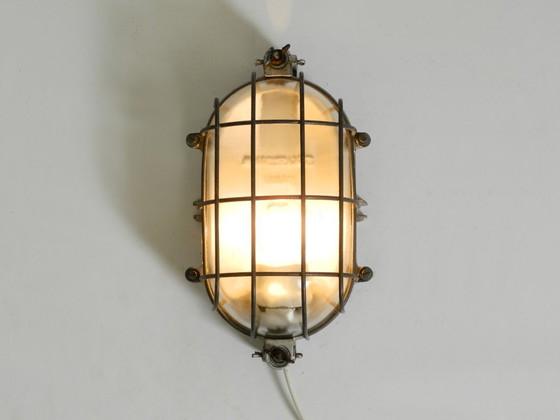 Image 1 of Rare grande lampe d'usine vintage des années 1950, en aluminium moulé et en verre.