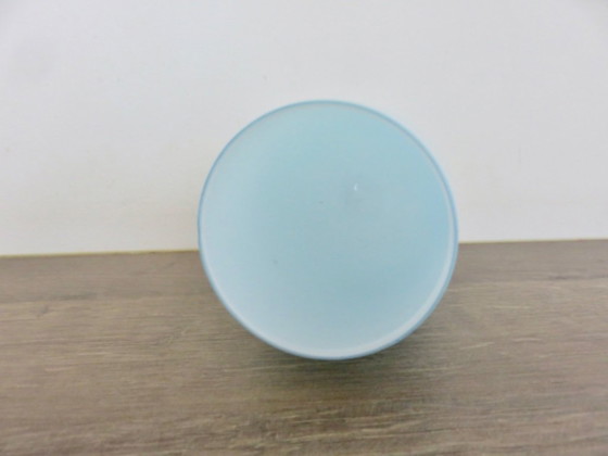 Image 1 of Vaso in vetro opalino azzurro pallido, in vetro opalescente. Anni '60-'70. Francia.