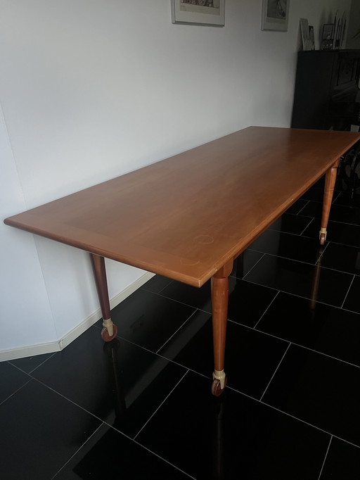 Table classique en bois