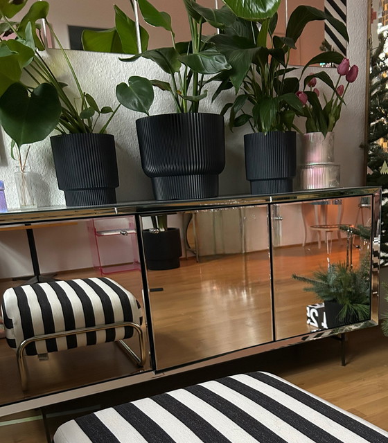 Image 1 of Mirrored silver sideboard/chest of drawers, high-quality design